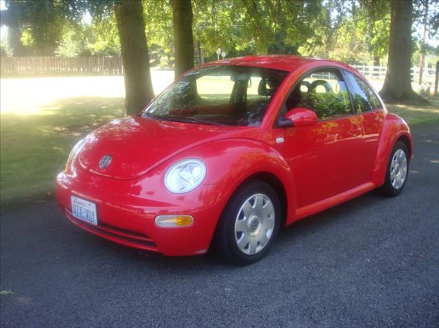 2002 Volkswagen New Beetle S Sedan