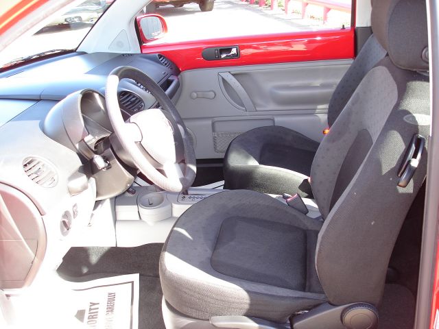 2002 Volkswagen New Beetle S Sedan