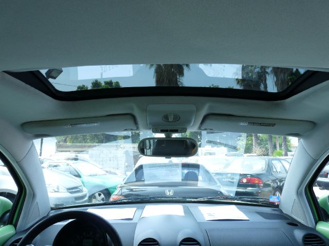 2002 Volkswagen New Beetle Quad Cab 4x2 Shortbox XLT