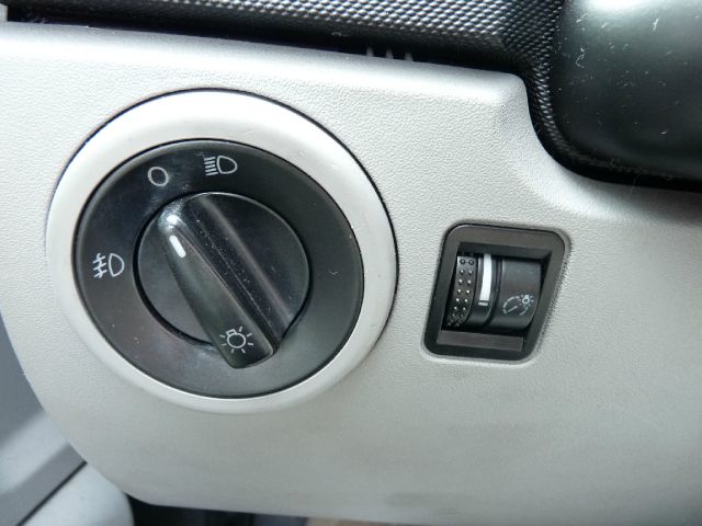 2002 Volkswagen New Beetle Quad Cab 4x2 Shortbox XLT