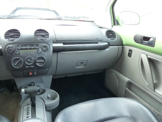 2002 Volkswagen New Beetle Quad Cab 4x2 Shortbox XLT