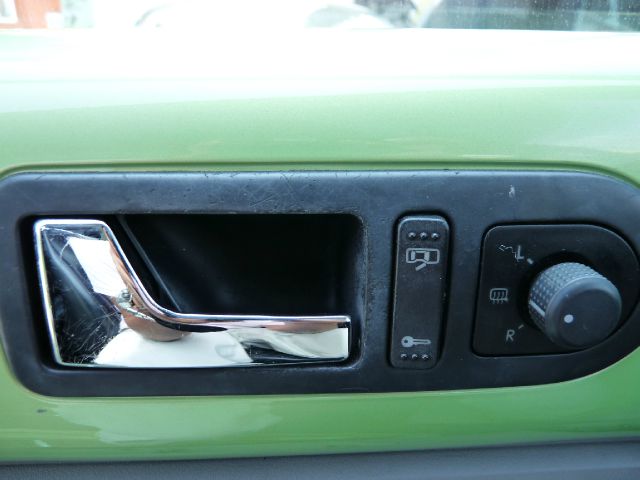 2002 Volkswagen New Beetle Quad Cab 4x2 Shortbox XLT