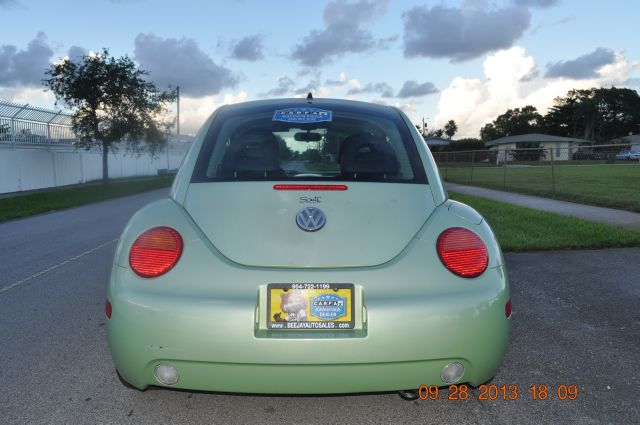2002 Volkswagen New Beetle Quad Cab 4x2 Shortbox XLT