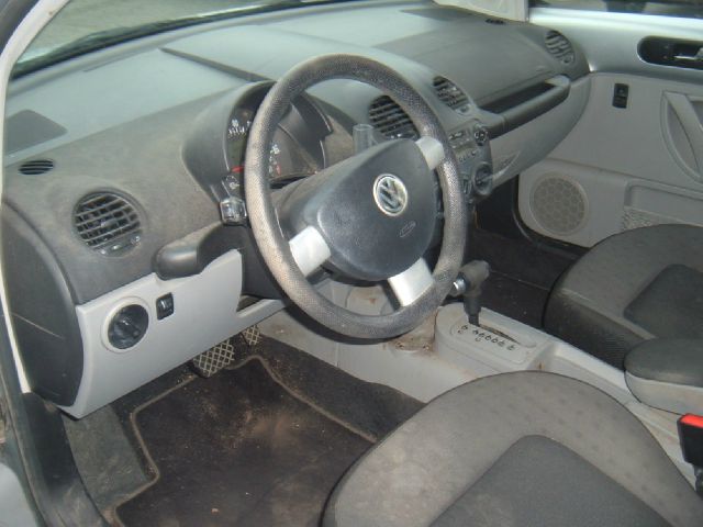 2002 Volkswagen New Beetle Quad Cab 4x2 Shortbox XLT