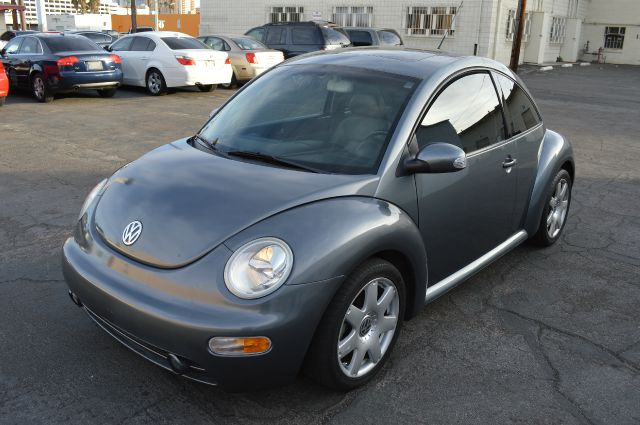 2003 Volkswagen New Beetle SEL Chrome Wheels/front Wheel Drive