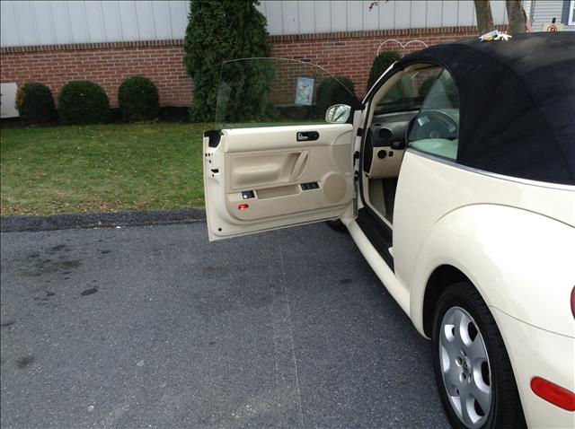 2003 Volkswagen New Beetle 2500 Extended Cab 4WD SLT