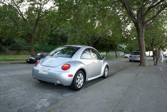 2003 Volkswagen New Beetle FWD 4dr Sport