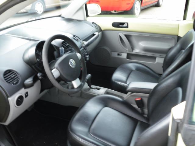 2003 Volkswagen New Beetle 1LT