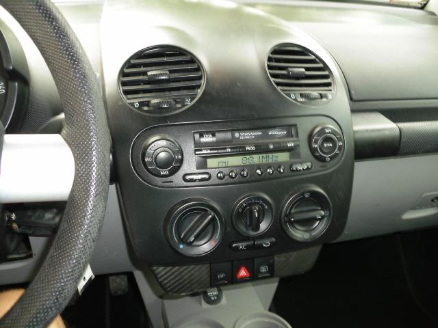 2003 Volkswagen New Beetle 1LT