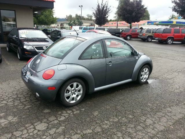 2003 Volkswagen New Beetle SEL Chrome Wheels/front Wheel Drive