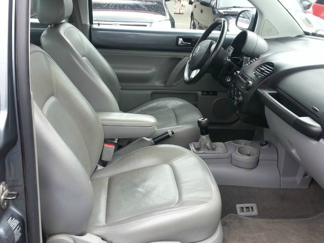 2003 Volkswagen New Beetle SEL Chrome Wheels/front Wheel Drive