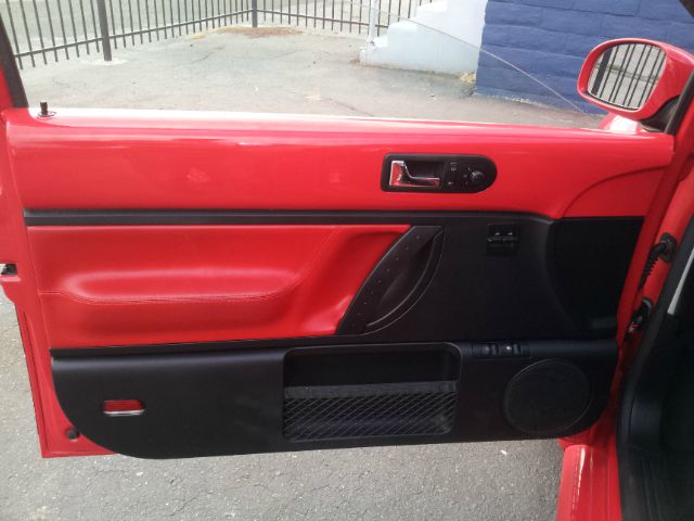 2003 Volkswagen New Beetle Crewmax-short-limited-sunroof-6 CD Jbl-newer Tires