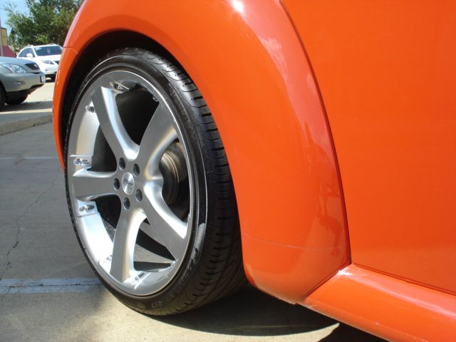 2003 Volkswagen New Beetle 3/4 Ton