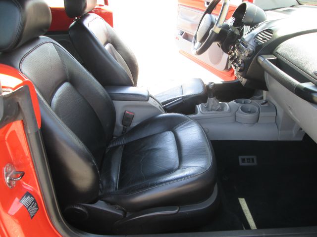 2003 Volkswagen New Beetle 3/4 Ton