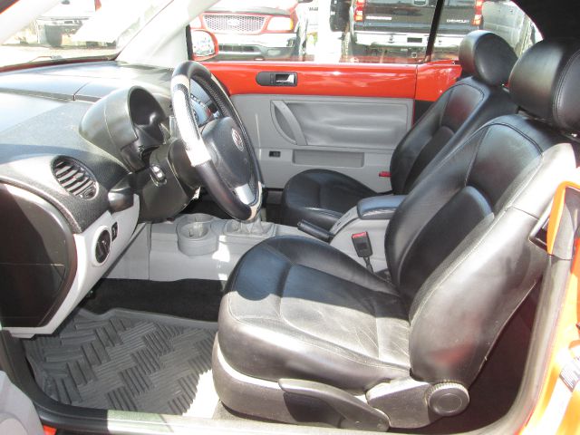 2003 Volkswagen New Beetle 3/4 Ton