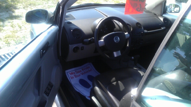 2003 Volkswagen New Beetle 29