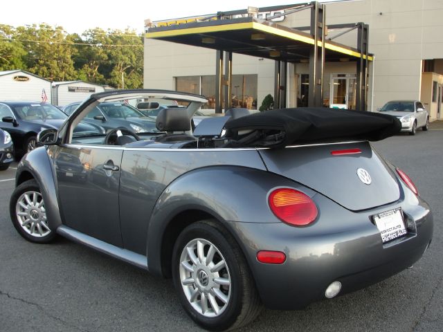 2004 Volkswagen New Beetle 29