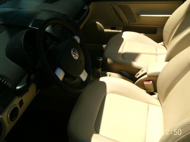 2004 Volkswagen New Beetle 2500 Extended Cab 4WD SLT