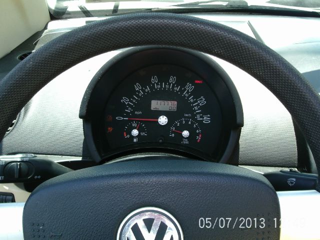 2004 Volkswagen New Beetle 2500 Extended Cab 4WD SLT