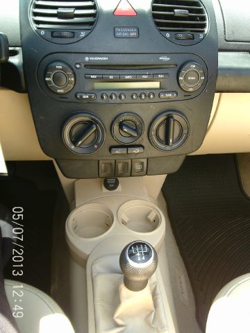 2004 Volkswagen New Beetle 2500 Extended Cab 4WD SLT