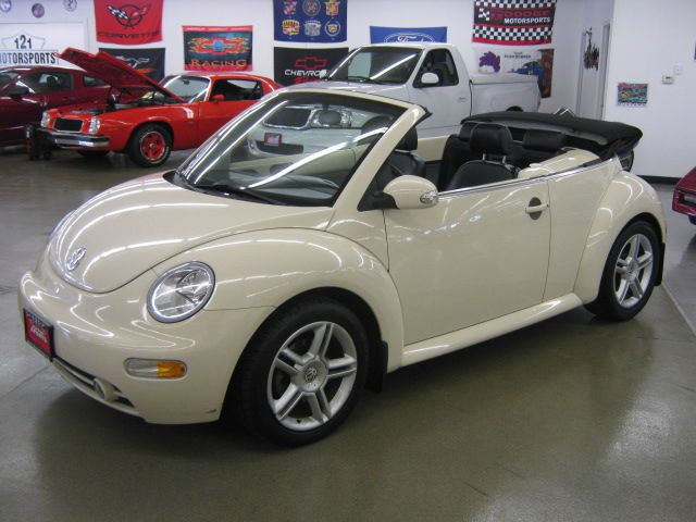 2004 Volkswagen New Beetle 3/4 Ton