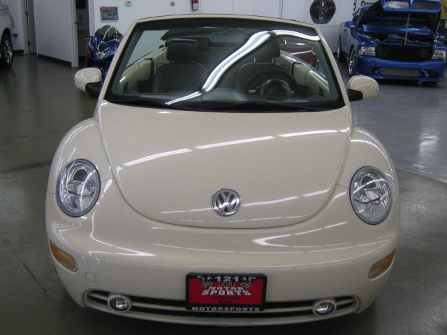 2004 Volkswagen New Beetle 3/4 Ton
