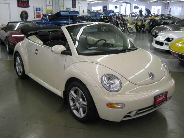 2004 Volkswagen New Beetle 3/4 Ton