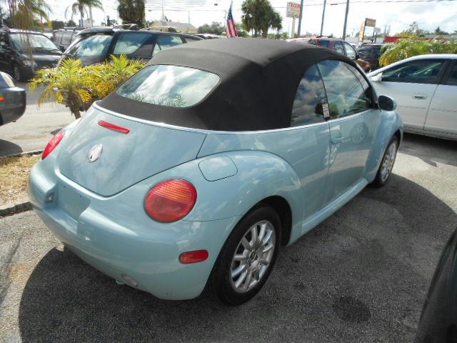 2004 Volkswagen New Beetle FWD 4dr Sport