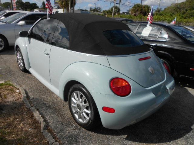 2004 Volkswagen New Beetle FWD 4dr Sport