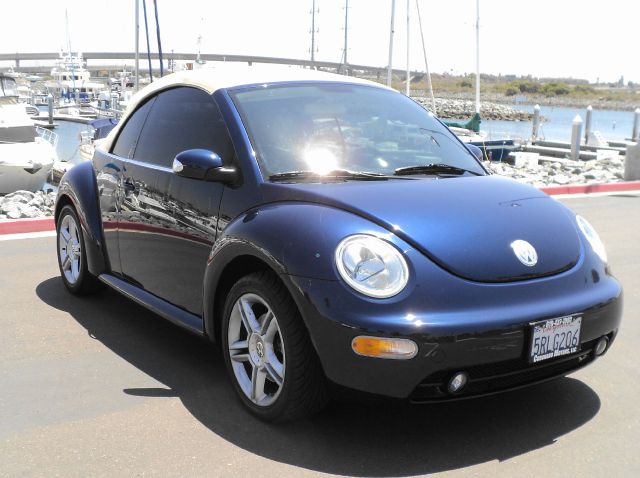 2004 Volkswagen New Beetle 3/4 Ton