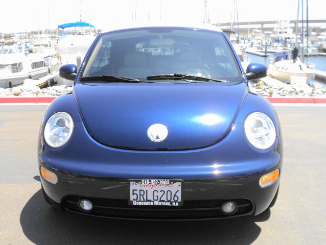 2004 Volkswagen New Beetle 3/4 Ton
