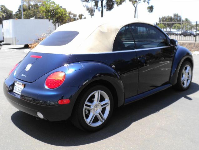 2004 Volkswagen New Beetle 3/4 Ton
