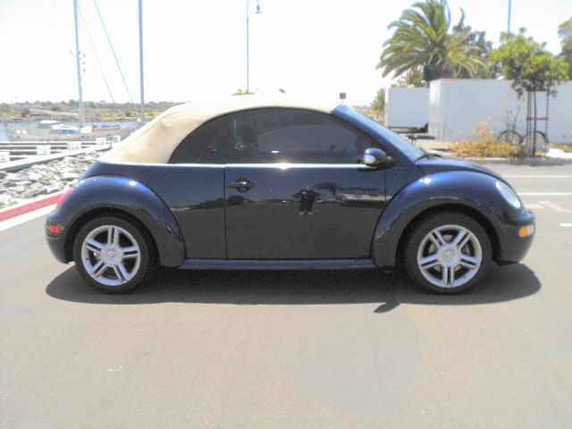 2004 Volkswagen New Beetle 3/4 Ton