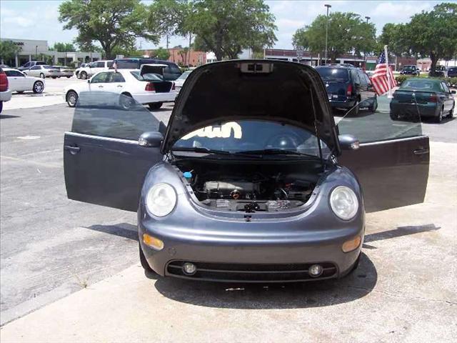 2004 Volkswagen New Beetle FWD 4dr Sport
