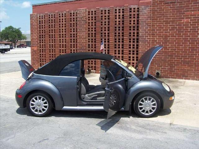 2004 Volkswagen New Beetle FWD 4dr Sport