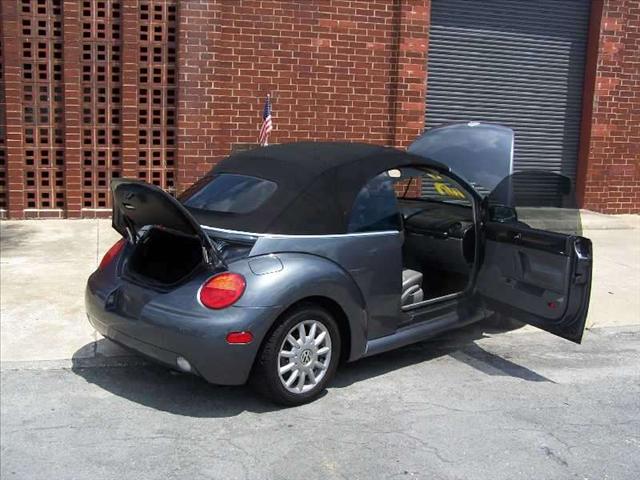 2004 Volkswagen New Beetle FWD 4dr Sport