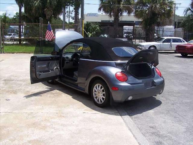 2004 Volkswagen New Beetle FWD 4dr Sport