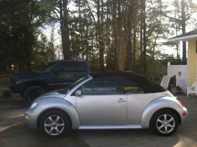2004 Volkswagen New Beetle 3/4 Ton