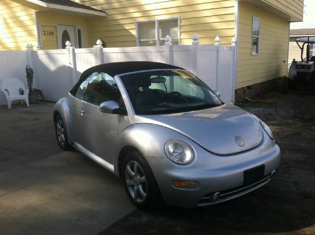 2004 Volkswagen New Beetle 3/4 Ton