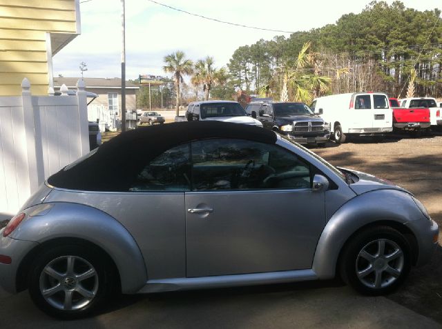 2004 Volkswagen New Beetle 3/4 Ton