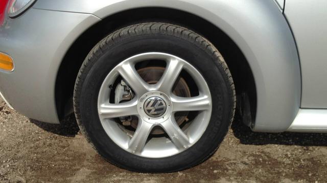 2004 Volkswagen New Beetle FWD 4dr Sport