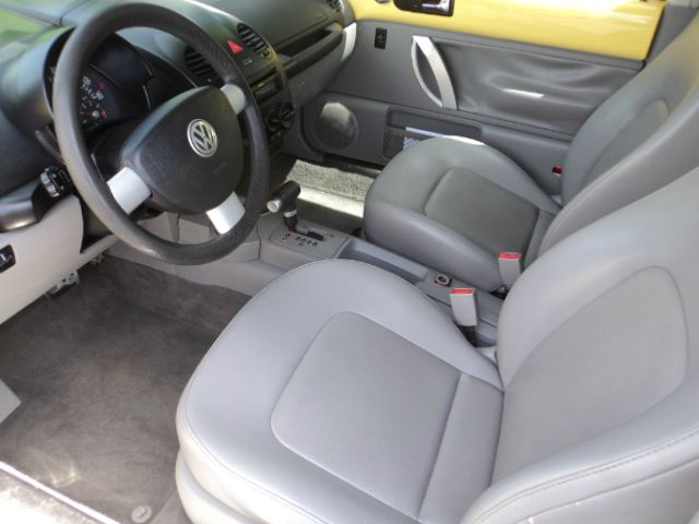 2004 Volkswagen New Beetle 2500 HD Laramie CREW CAB S/B