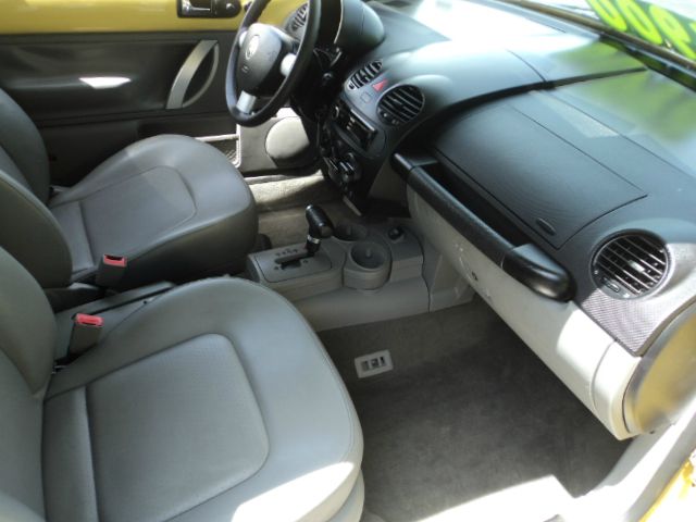 2004 Volkswagen New Beetle 2500 HD Laramie CREW CAB S/B