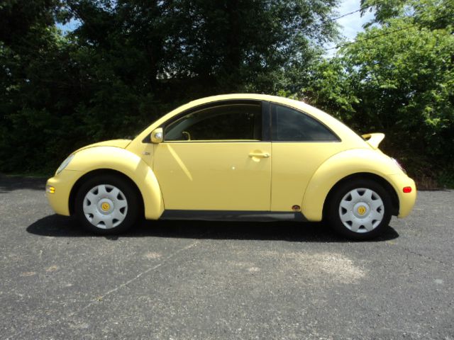 2004 Volkswagen New Beetle 2500 HD Laramie CREW CAB S/B