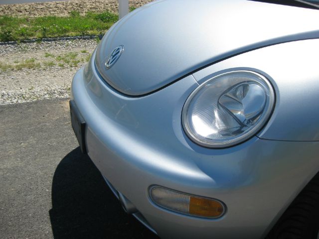 2004 Volkswagen New Beetle 3/4 Ton