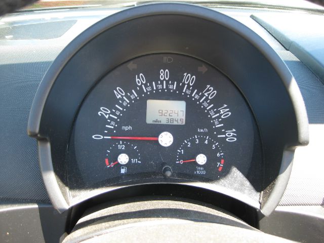 2004 Volkswagen New Beetle 3/4 Ton