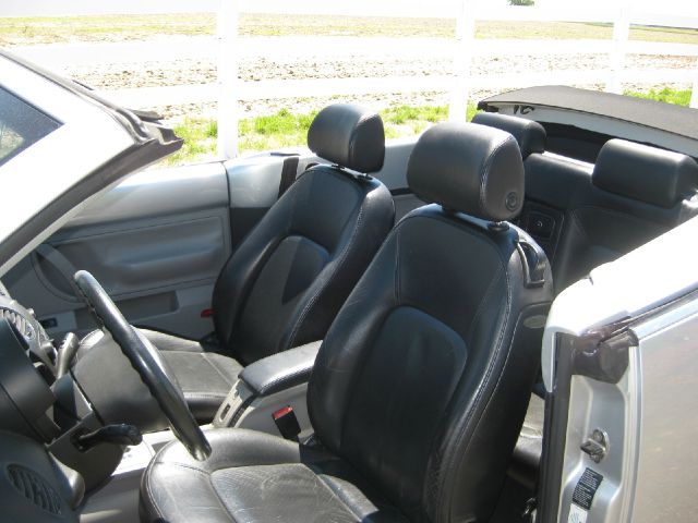 2004 Volkswagen New Beetle 3/4 Ton