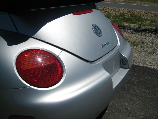 2004 Volkswagen New Beetle 3/4 Ton
