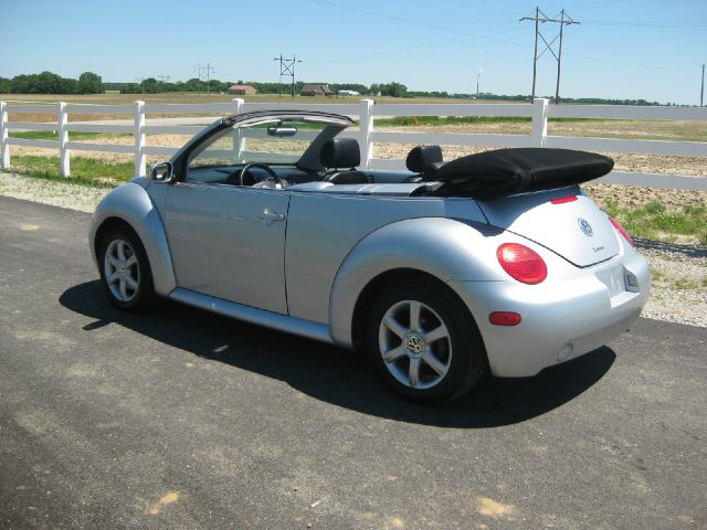 2004 Volkswagen New Beetle 3/4 Ton