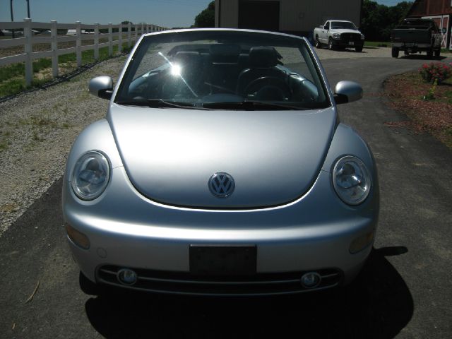 2004 Volkswagen New Beetle 3/4 Ton